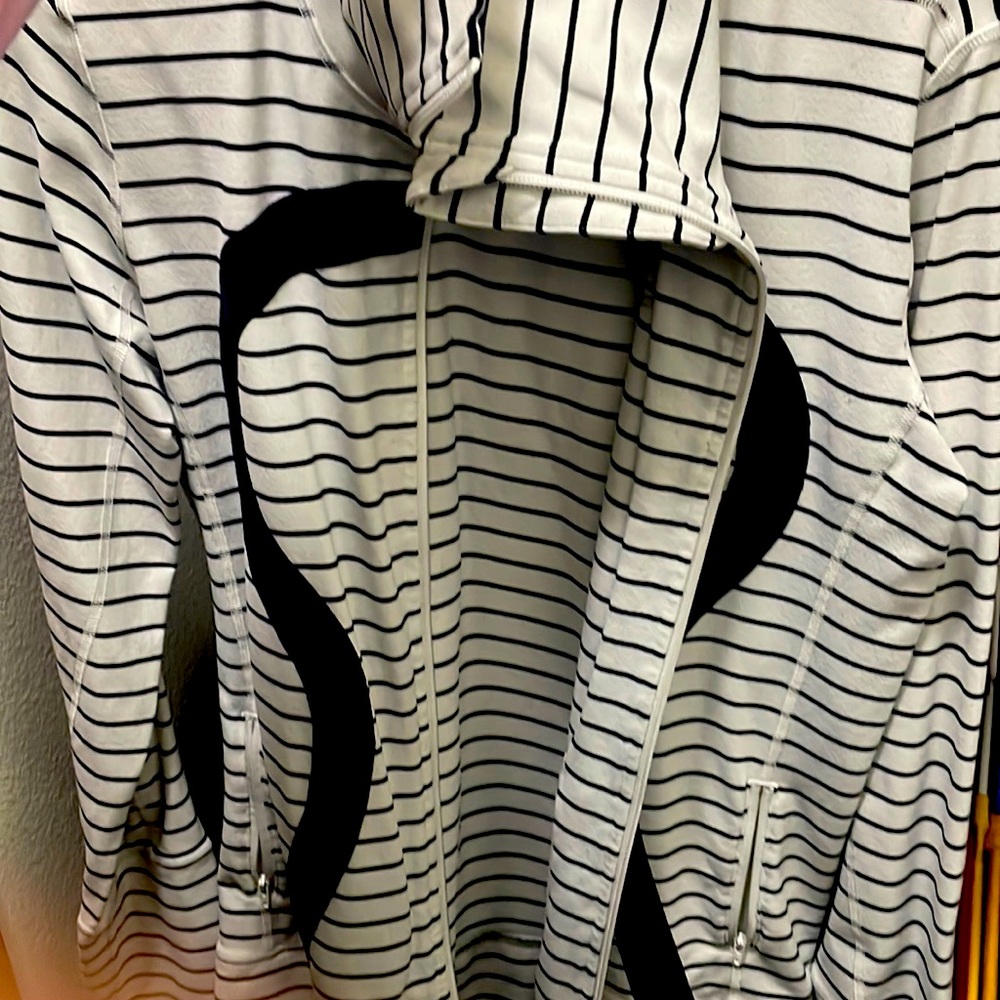 Lulu zip up. White.